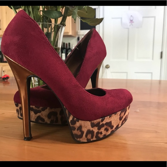 🌻Suede Heels🌻 - Picture 2 of 4